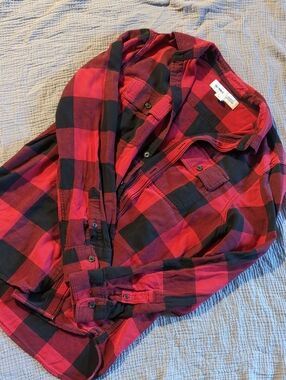 Old Navy Red & Black Plaid Button-Down Shirt